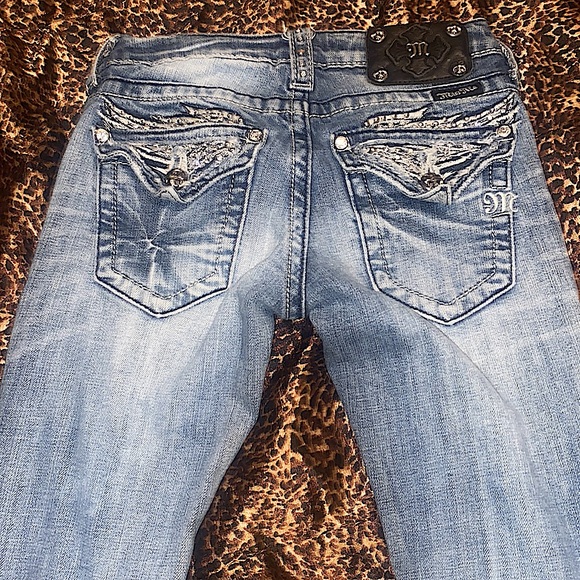 Size 25 Low rise Miss Me jeans with Angel Wings design and rhinestones - Picture 2 of 3